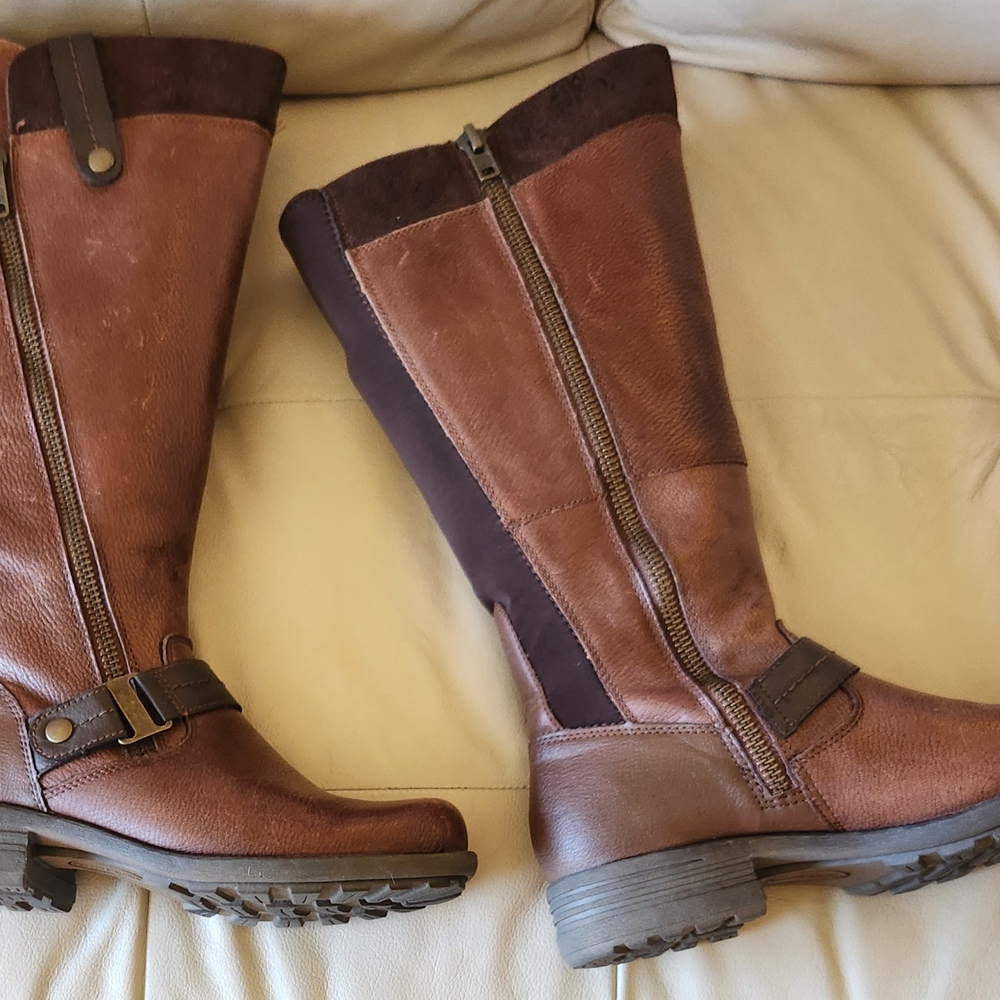 Earth Origins Leather in Rich Brown and Soft Tan Trimmed In Dark Brown Suede. - Picture 2 of 8